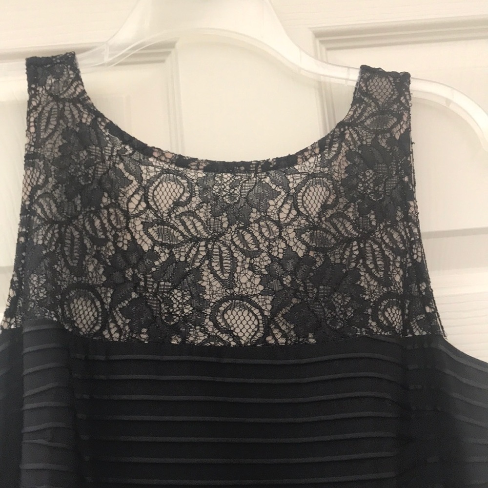 London Times Black Gown - Picture 3 of 5